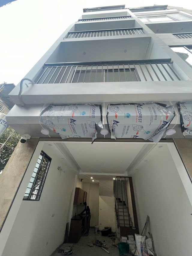BÁN NHÀ ĐẸP- Ở LUÔN PHỐ LỆ MẬT -LONG BIÊN, 35M2, 5 TẦNG,MẶT TIỀN  3.8M,6.46 TỶ.LÔ THOÁNG - Ô TÔ ĐỖ CỔNG.