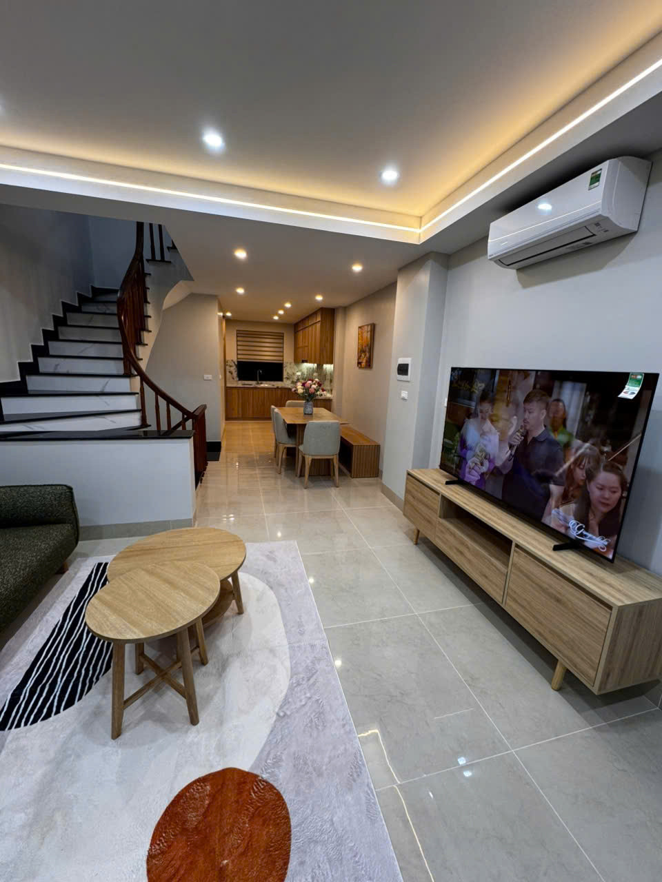 NHÀ ĐẸP 5 TẦNG DÂN XÂY FULL NỘI THẤT Ô TÔ ĐỖ ĐỖ CỬA Phố Lệ Mật 70m2 X 12.8 tỷ Long Biên.