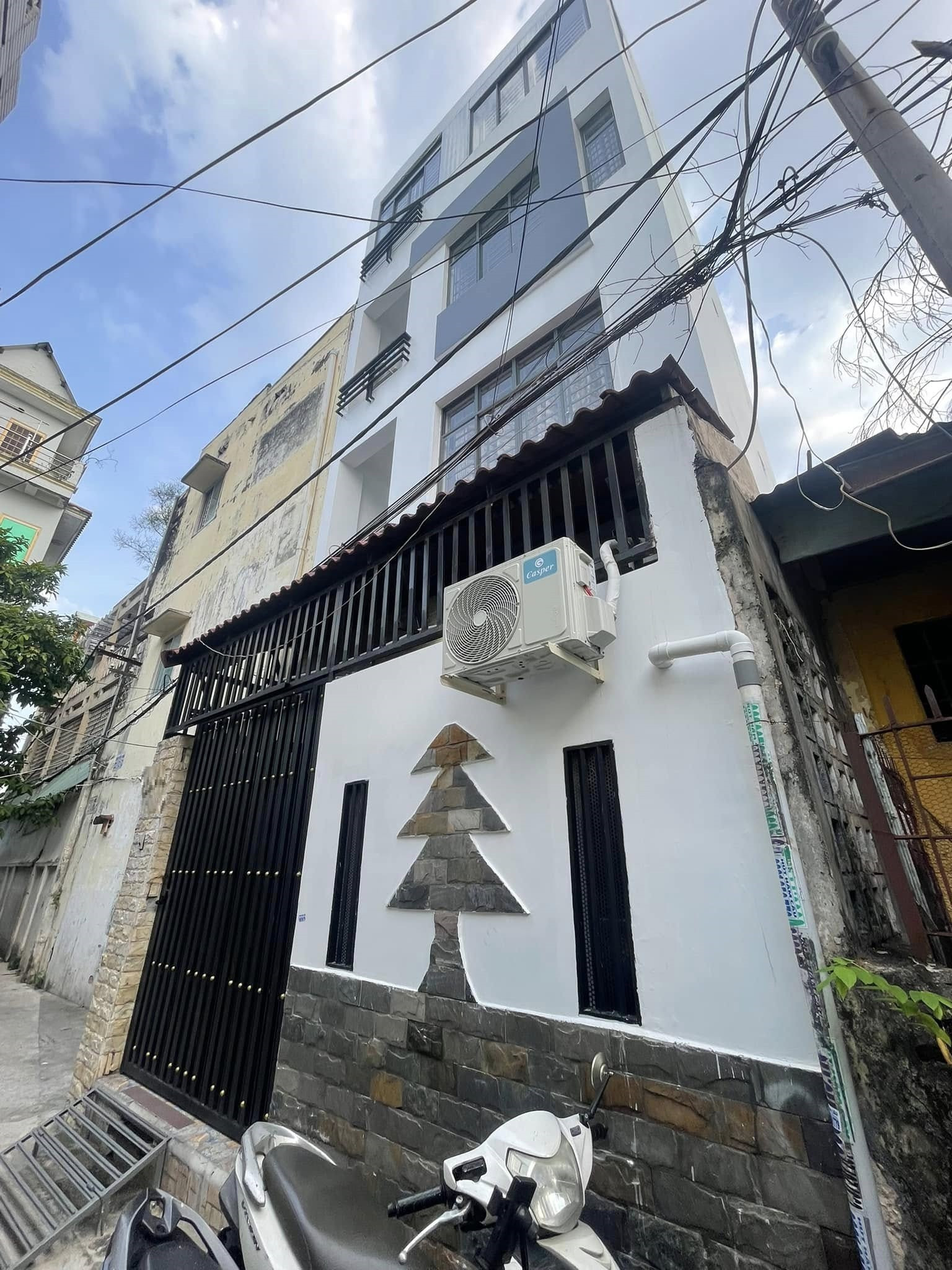 🔥 Chỉ 20m ra MT Lê Quang Định 🏡 Nhà 4 tầng 45m² có giếng trời 🌿 vị trí hiếm Bình Thạnh – giá 2ty6