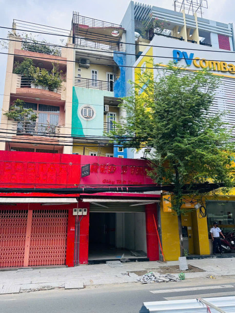 Chính Chủ Bán Mặt Tiền Lê Quang Định, P.14, Q.Bình Thạnh. DT: (3.9x20m), Giá 22.5 Tỷ. Liên Hệ: O911.16O.692