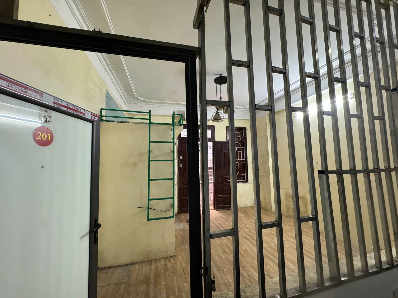 Cho thuê nhà Phố Lê Thanh Nghị, 6 tầng x 80m2, 13 ngủ, 12 vệ sinh, có cho làm CHDV...