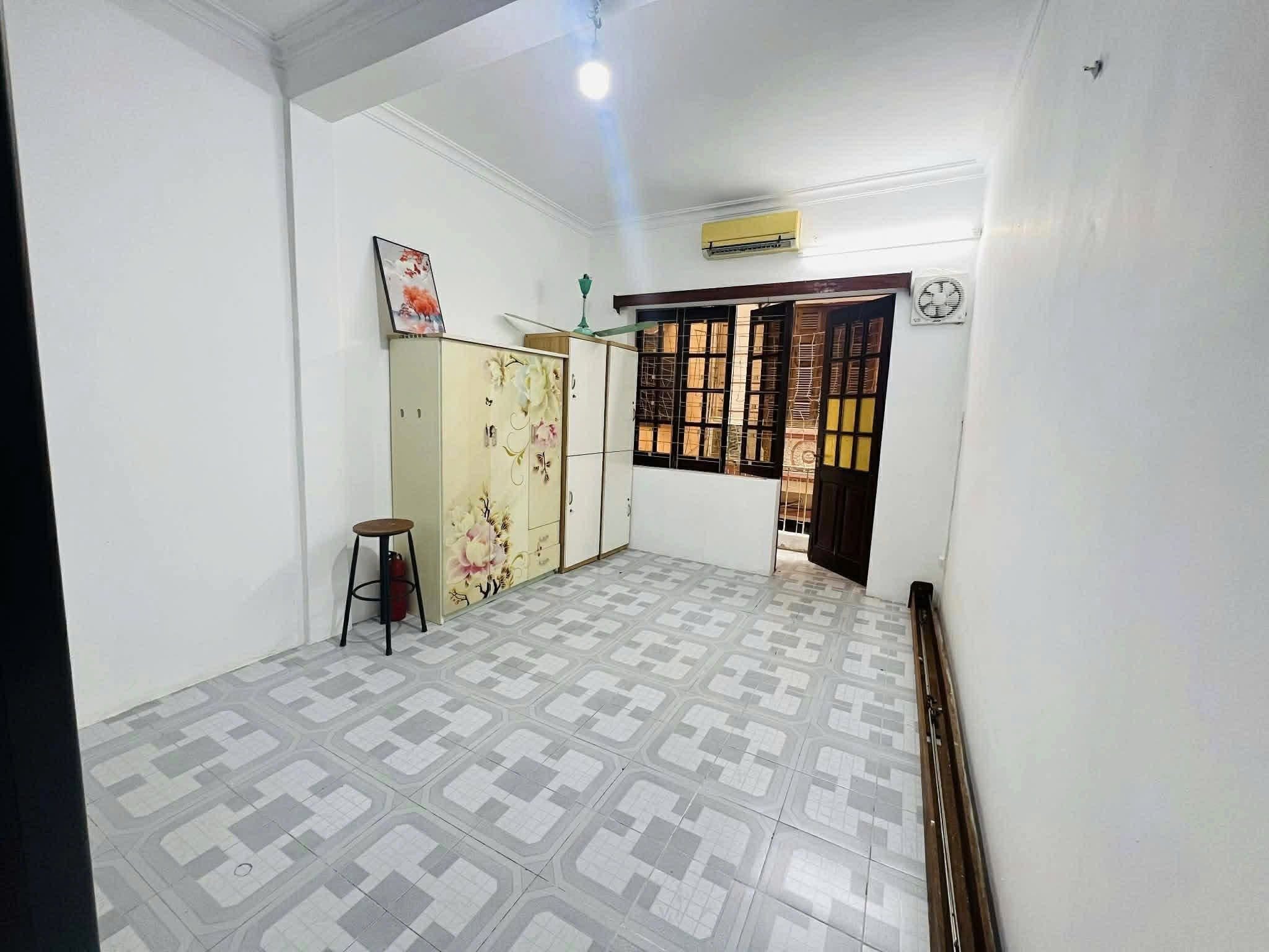 Cho Thuê Nhà Lê Thanh Nghị -  Hai Bà Trưng 42M² 3,5 Tầng - 5 Ngủ - Nội Thất CB - Ô Tô Đỗ Cửa - Nhà 2 Mặt Ngõ - Giá Thuê 18tr