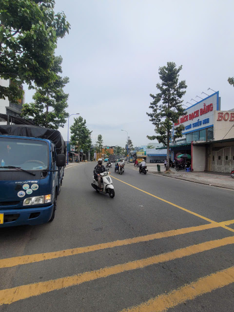 BÁN NHÀ MẶT TIỀN KINH DOANH ĐẸP – LÊ THỊ HÀ, HÓC MÔN