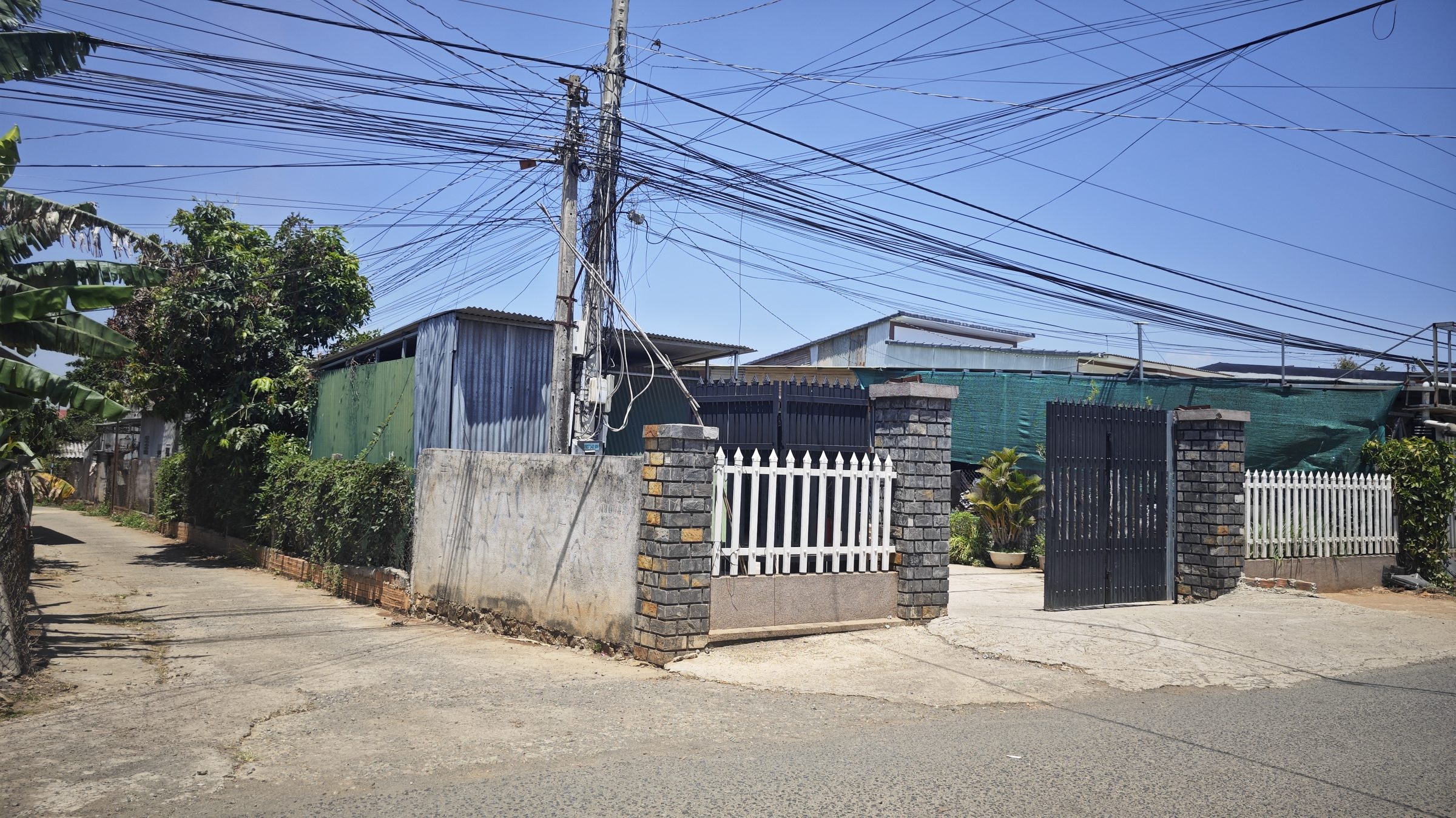 Bán nhà 715.3m² có sẵn 400m² thổ cư ngang 20m giá 9 tỷ tại Đường Lê Thị Pha Xã Đức Trọng