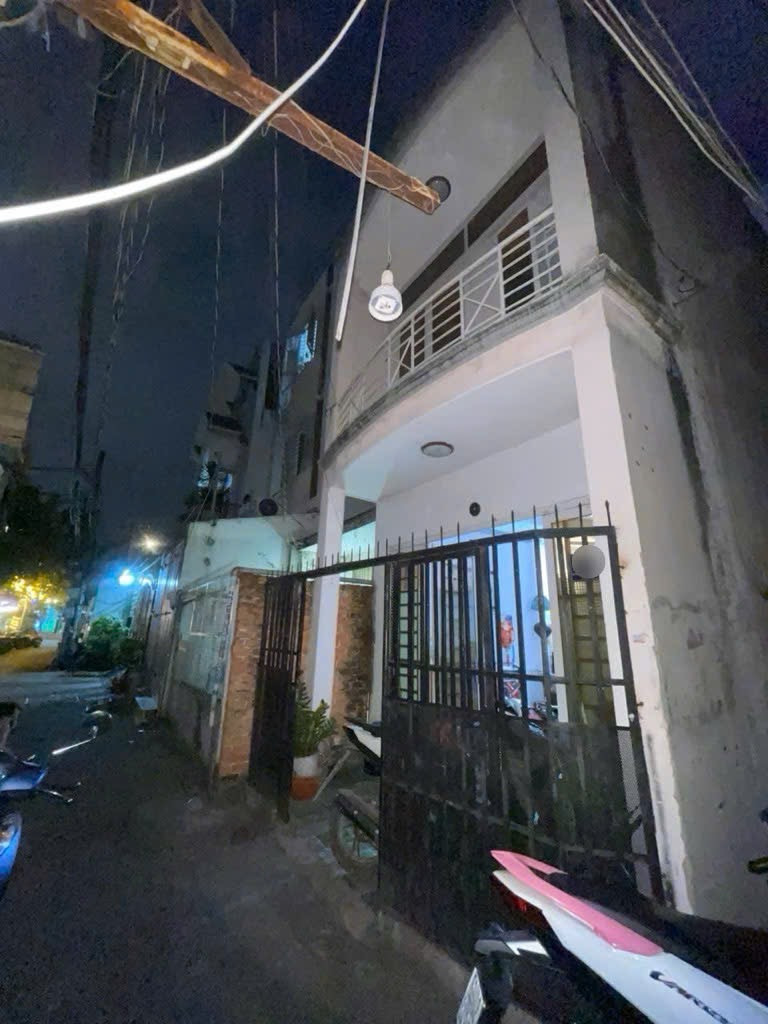 BÁN NHÀ 2 TẦNG HẺM XE HƠI LÊ TRỌNG TẤN GIÁ NHỈNH 3 TỶ