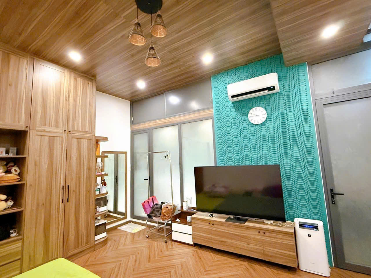 HẺM XE HƠI - 3 TẦNG - NHÀ ĐẸP - NỘI THẤT CAO CẤP - SÁT MẶT TIỀN LÊ TRỌNG TẤN - CHỈ 3.7T
