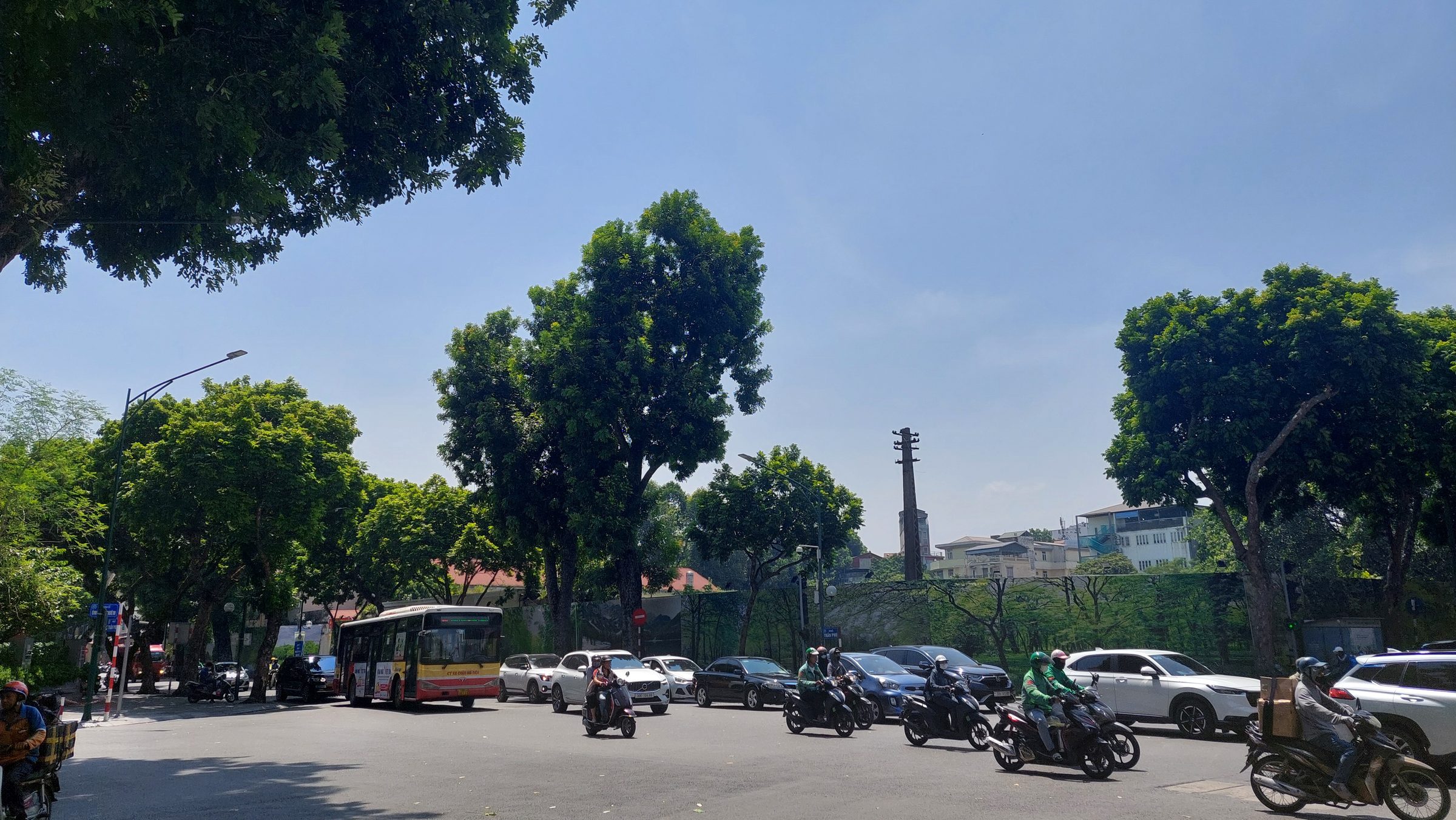Bán nhà mặt phố Lê Trực, Ba Đình, HN (MTG)