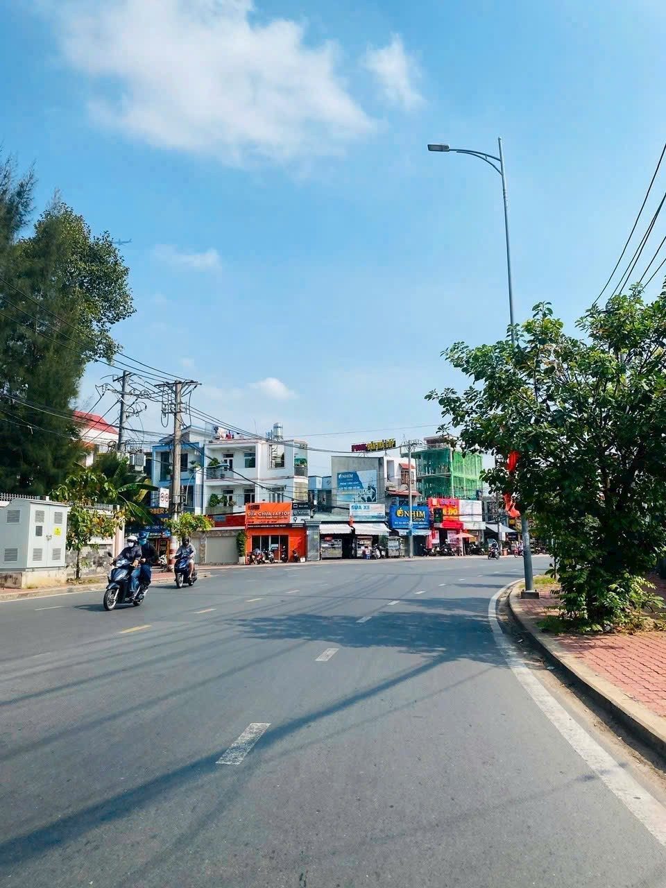 Mặt Tiền Kinh Doanh Lê Văn Chí Ngay Hoàng Diệu 2 - 210M2 Ngang VIP 7M - Thủ Đức