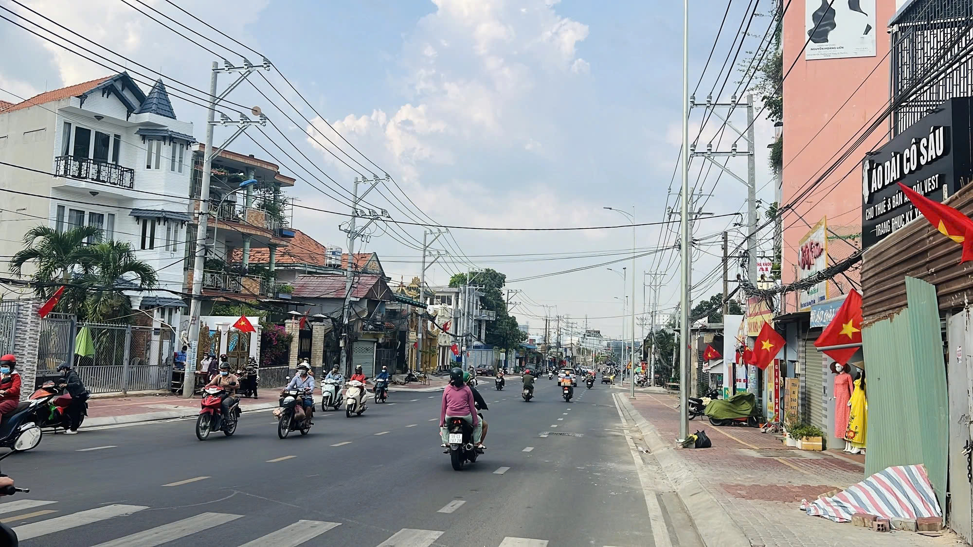 Nhà 3 Lầu 6PN Mặt Tiền Đường Lê Văn Chí gần Trường SPKT Hoàng Diệu 2 Thủ Đức