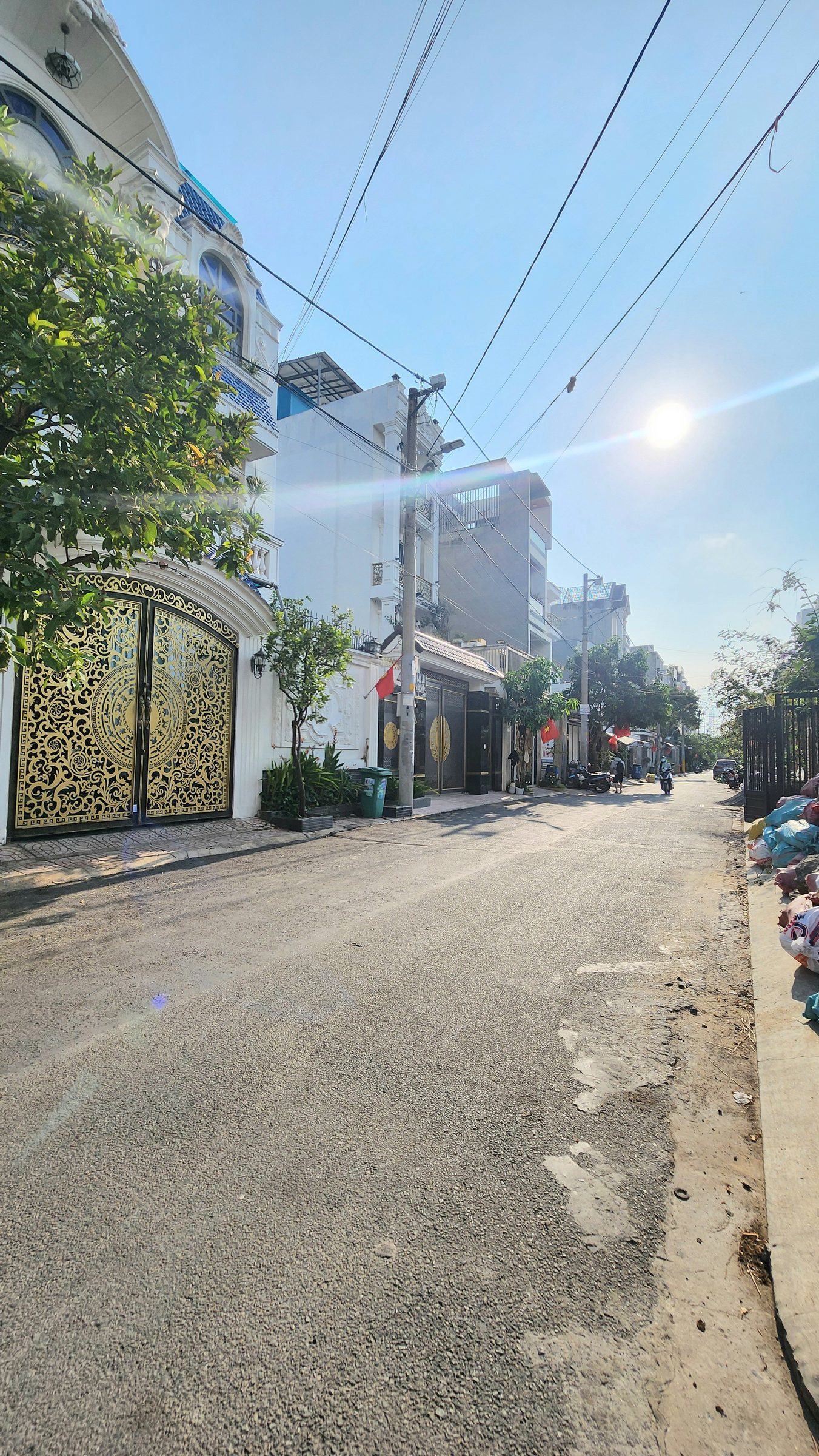 NHỈNH 5T _ ĐẤT PHÂN LÔ KHU NHÀ GIÀU_ LINH TRUNG _RA XA LỘ HN METRO 2P