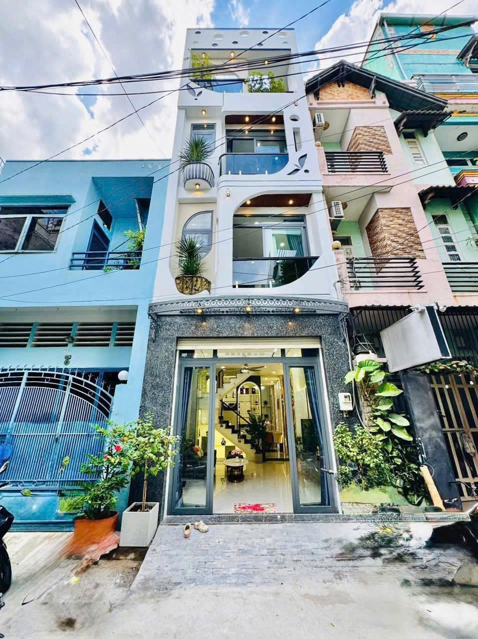 Nhà ngộp 43m² Lê Văn Duyệt, sổ sẵn giá 1 tỷ 790. Gần cầu Bông, hẻm oto, đang cho thuê 12tr/tháng
