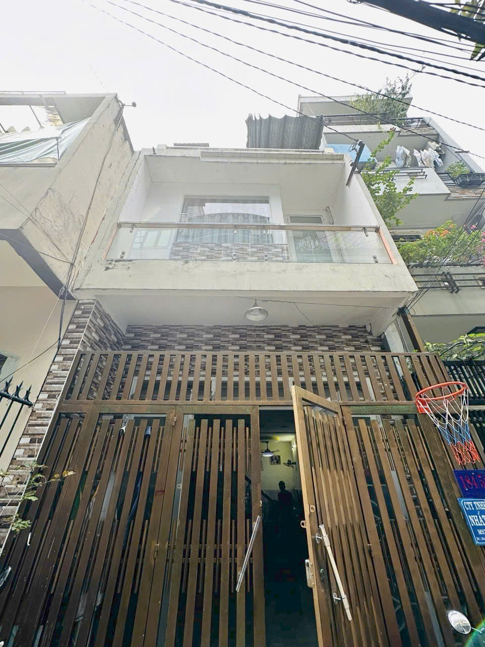 Bán nhà hẻm 1 xẹt Lê Văn Linh Q4 – 42,9m² – 1 trệt 1 lầu – hẻm 5m ô tô thông – 1,58 tỷ.