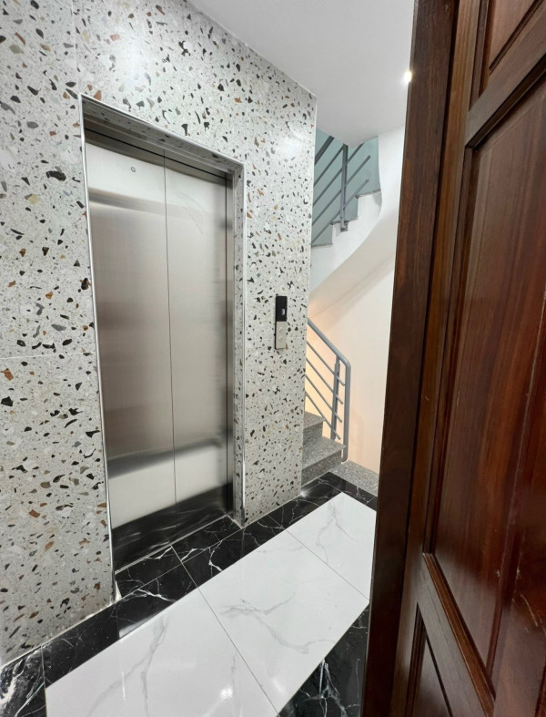 Nhà đẹp Vũ Trọng Phụng, Thanh Xuân, Ô TÔ, KD, thang máy, dt35m2 X 6tầng, 8.xxtỷ.