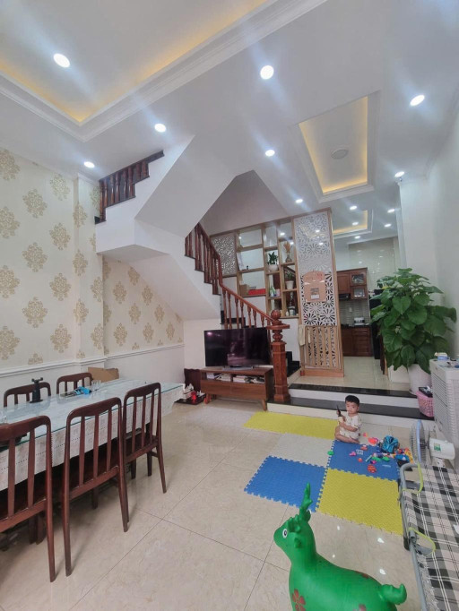 Quận 7 kế bên cầu Kênh Tẻ Nguyễn Hữu Thọ, 3 tầng 60m2 chỉ 6 tỷ