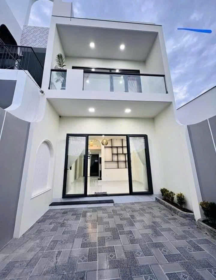 Cần Vốn bán gấp nhà đường Lê Văn Lương, quận 7. Giá 3,8tỷ/60m2. Gần trường đại học Tôn Đức Thắng, siêu thị lotte. Liên hệ: 0936436684