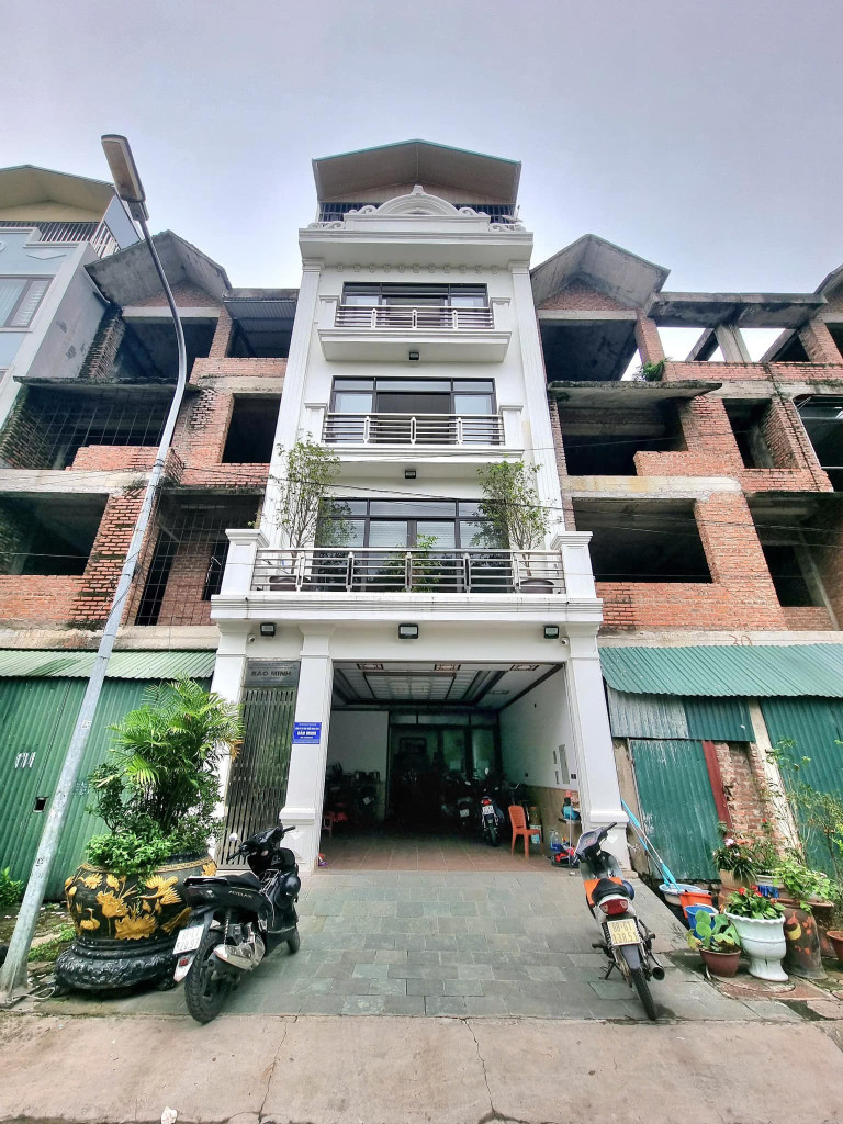 Gia đình bán căn nhà mặt phố KĐT Trung Văn, cạnh Vinhomes Greenbay, khu liên cơ quan