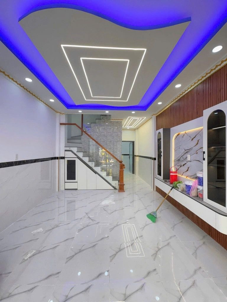CHỦ GẤP BÁN! NHÀ 2 TẦNG MỚI ĐẸP LÊ VĂN QUỚI - NGAY NGÃ 4 BỐN XÃ - HẺM XE HƠI 5M