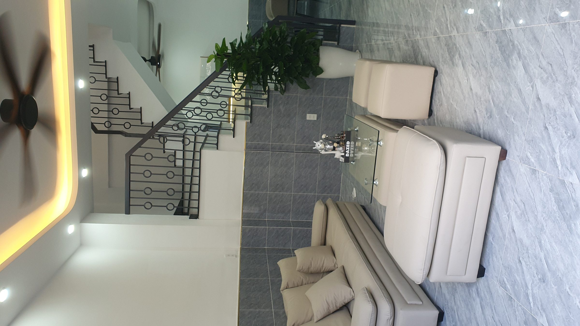 Nhà 2tầng 40m2,mới đẹp vừa hoàn thiện,hxh,sát đường lớn, khu Lê Văn Quới,4tỉ98.