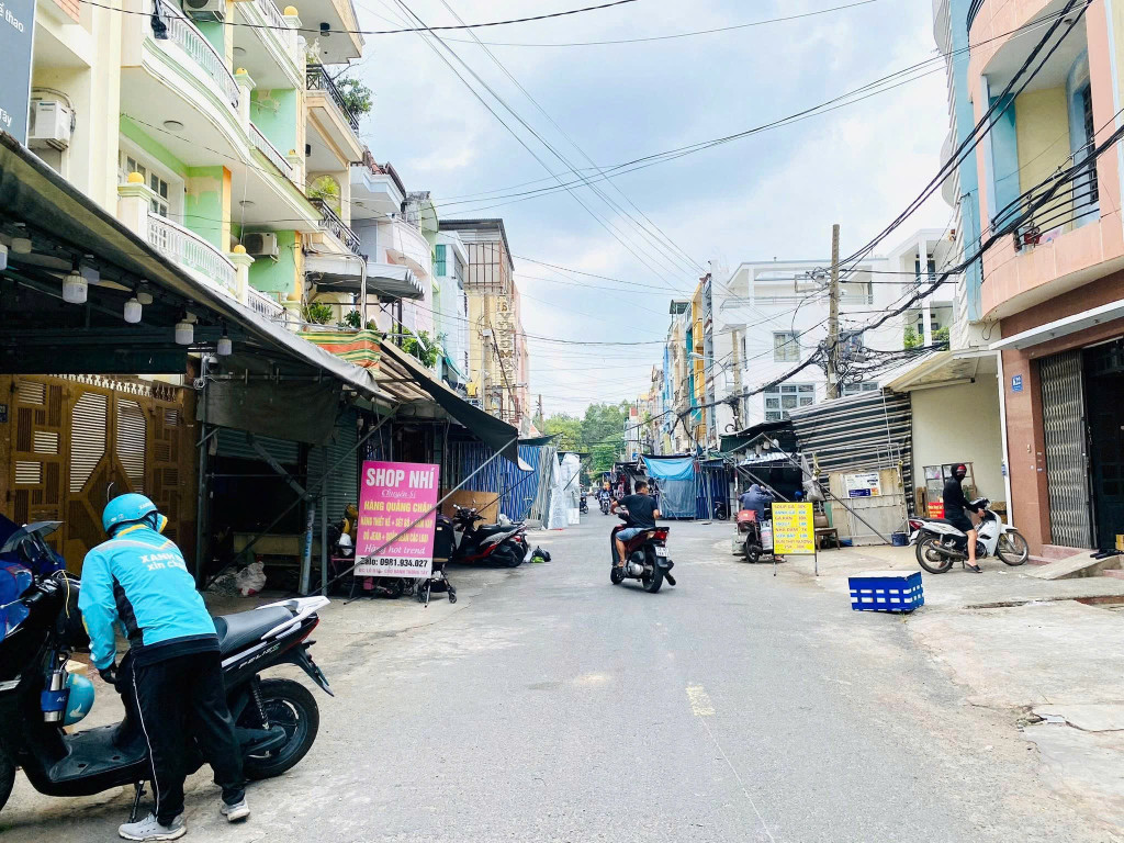 Bán nhà Hẻm nhựa 8m Lê Văn Quới - Gò Xoài, DT: 8x19m, Cấp 4 -  tiện xây, giá 12.9 tỷ.