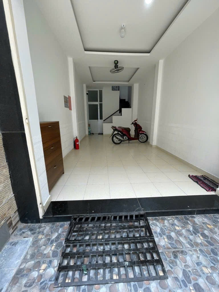 Chính Chủ - DT 55M2 Dài 15,5M , 4 Tầng Đúc Với 6PN,7WC -  Lê Văn Sỹ  - PN