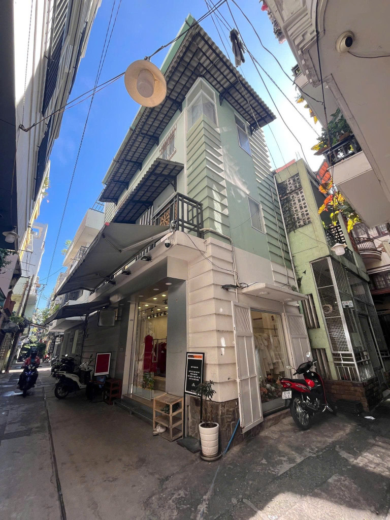 Minh cần sang nhượng shop thời trang Địa chỉ : Lê Văn Sỹ, Phường 14, Quận 3
