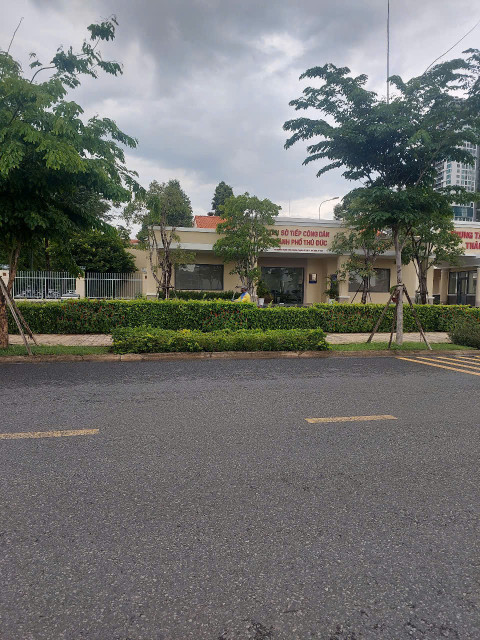 Bán nhà mặt tiền kinh doanh sầm uất,Lê Văn Thịnh,Thủ Đức, gần bệnh viện Lê Văn Thịnh  giá 10 tỷ.vui lòng gọi Mrs Vân để xem nhà và sở hữu ngay nhé.