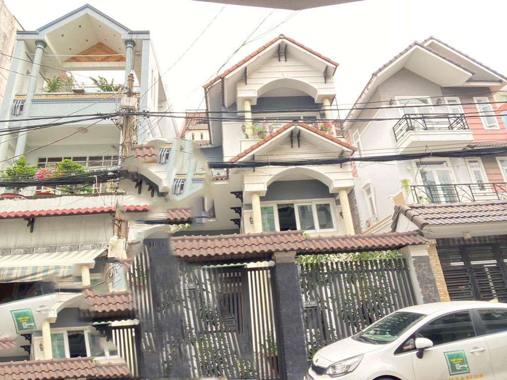 BÁN VILA 4 TẦNG BTCT, 5PN, NGANG KHỦNG 7M, DT 126M2, GARA XE HƠI, CV LÀNG HOA GV
