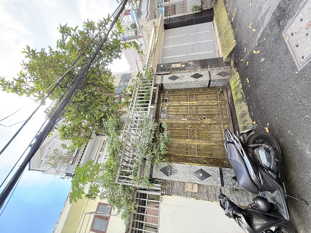 4 tầng ,75m2, sổ hồng riêng, hẽm xe hơi thông