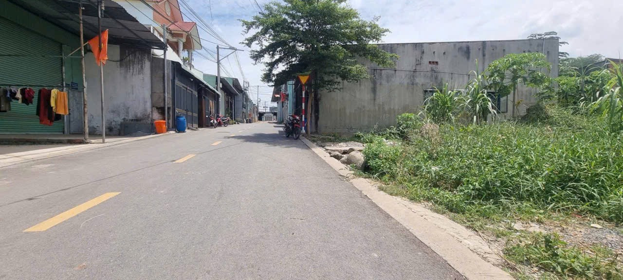 LÔ ĐẤT ĐƯỜNG NHỰA ĐẸP NGANG 4,5m - GẦN ĐƯỜNG LIÊN HUYỆN DĨ AN