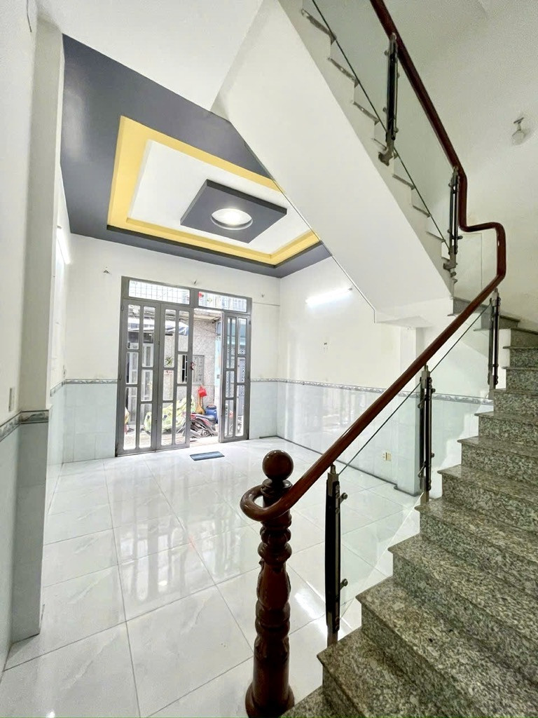 CUỐI TÂN KỲ TÂN QUÝ, BÊN LIÊN KHU 5-6, 68m2, 3 TẦNG (4PN) , MẶT TIỀN NHÀ GẦN 5M, giá NHỈNH NHẸ 4 TỶ