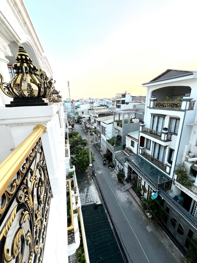 Nhà Đại Gia Gỗ không Ở Nên Bán Lại
