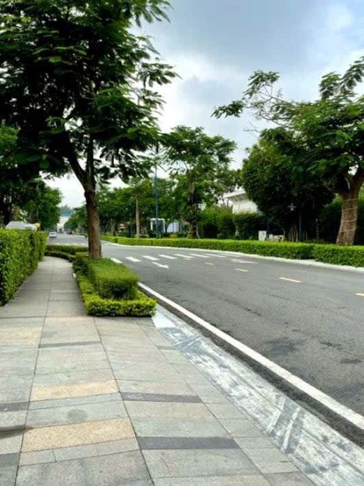 Bán gấp BT Verosa Park, Khang Điền DT 8x32m, 3Tầng BTCT, full Nội Thất có Thang máy. Giá 4x Tỷ.