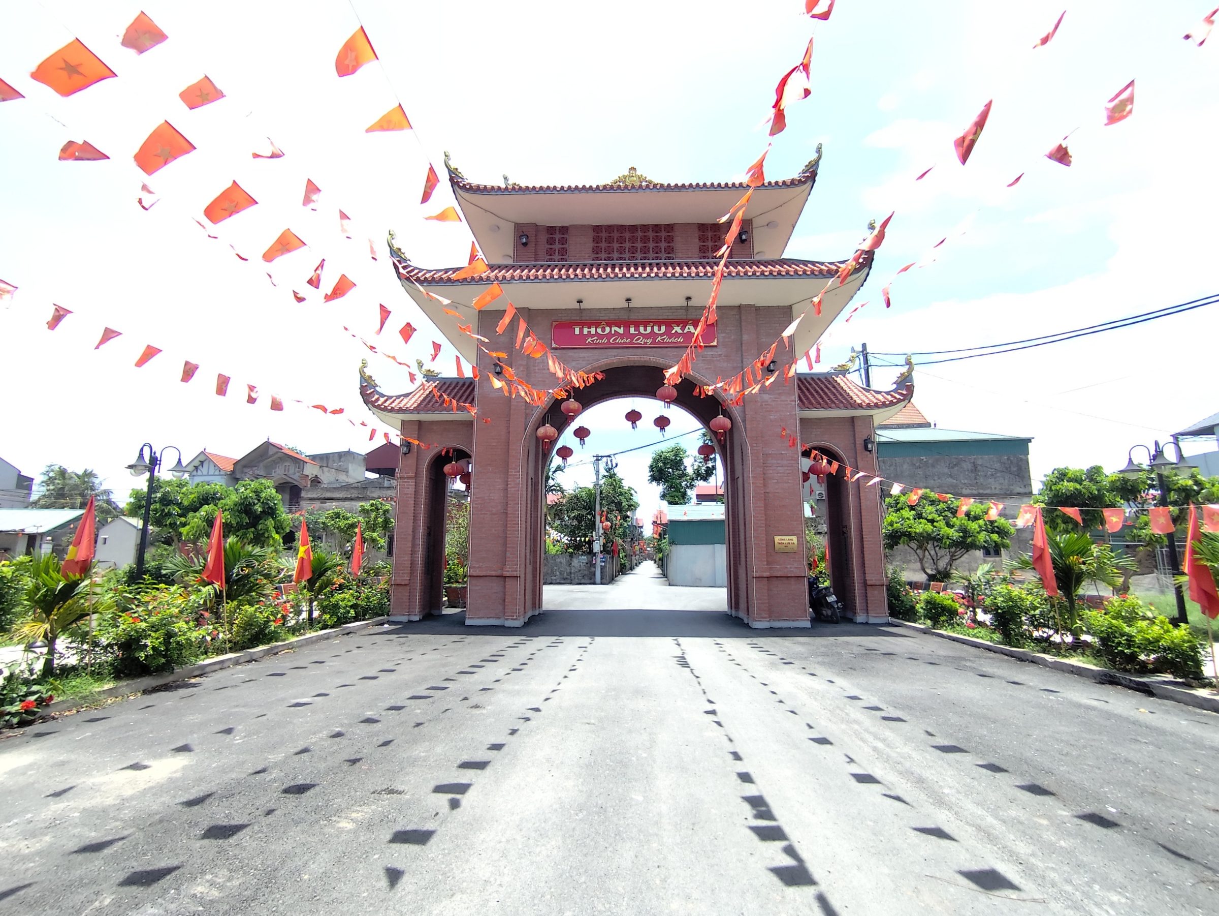 CHỈ 27TR. ĐẤT 2MT, ÔTÔ CHẠY THÔNG, ĐẤT ĐẸP PHƯỢNG DỰC -HN GẦN VIN OLYMPIC, ĐƯỜNG CIENCO