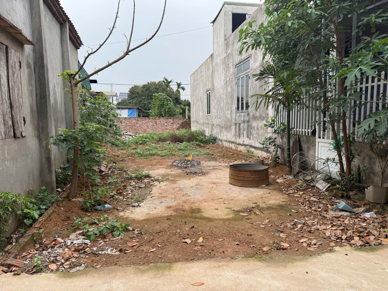 e có hai lô đất cần bán nhanh ạ 
 nhỉnh tỷ 

65m và 54m xã đông phương yên , Chương mỹ 
liên hệ e : 0967594106 - 0987282011