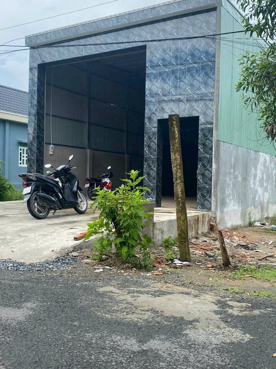 Cho thuê kho 370m2 (7x53) MT liên xã Thanh Phú - Tân Bửu, sát nút giao cao tốc, Bến Lức, Long An