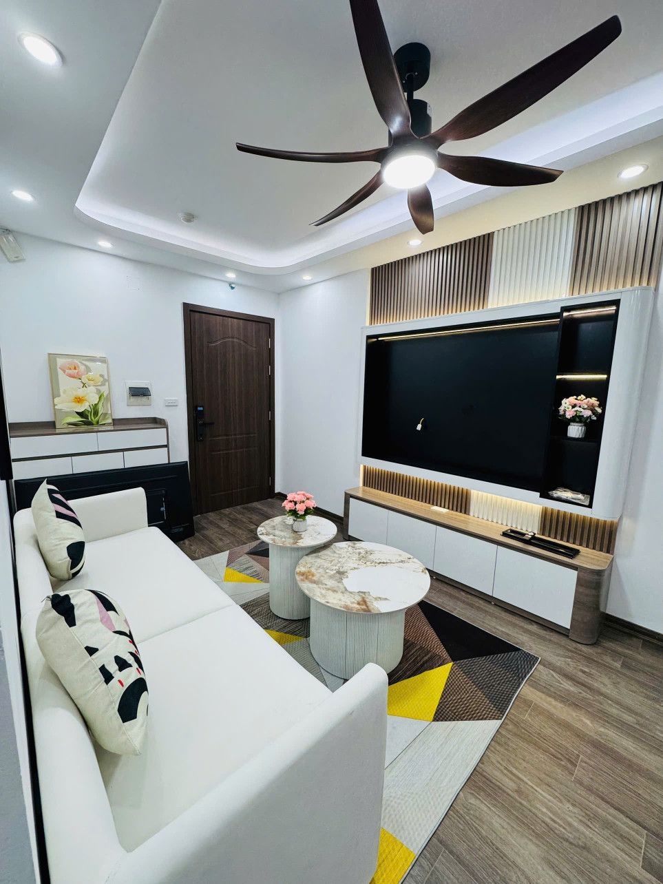 Căn hộ chung cư SỔ ĐỎ - VP5 Linh Đàm - Hoàng Mai dt 64m2 * 2 ngủ full nội thất mới - Giá 3.7x tỷ