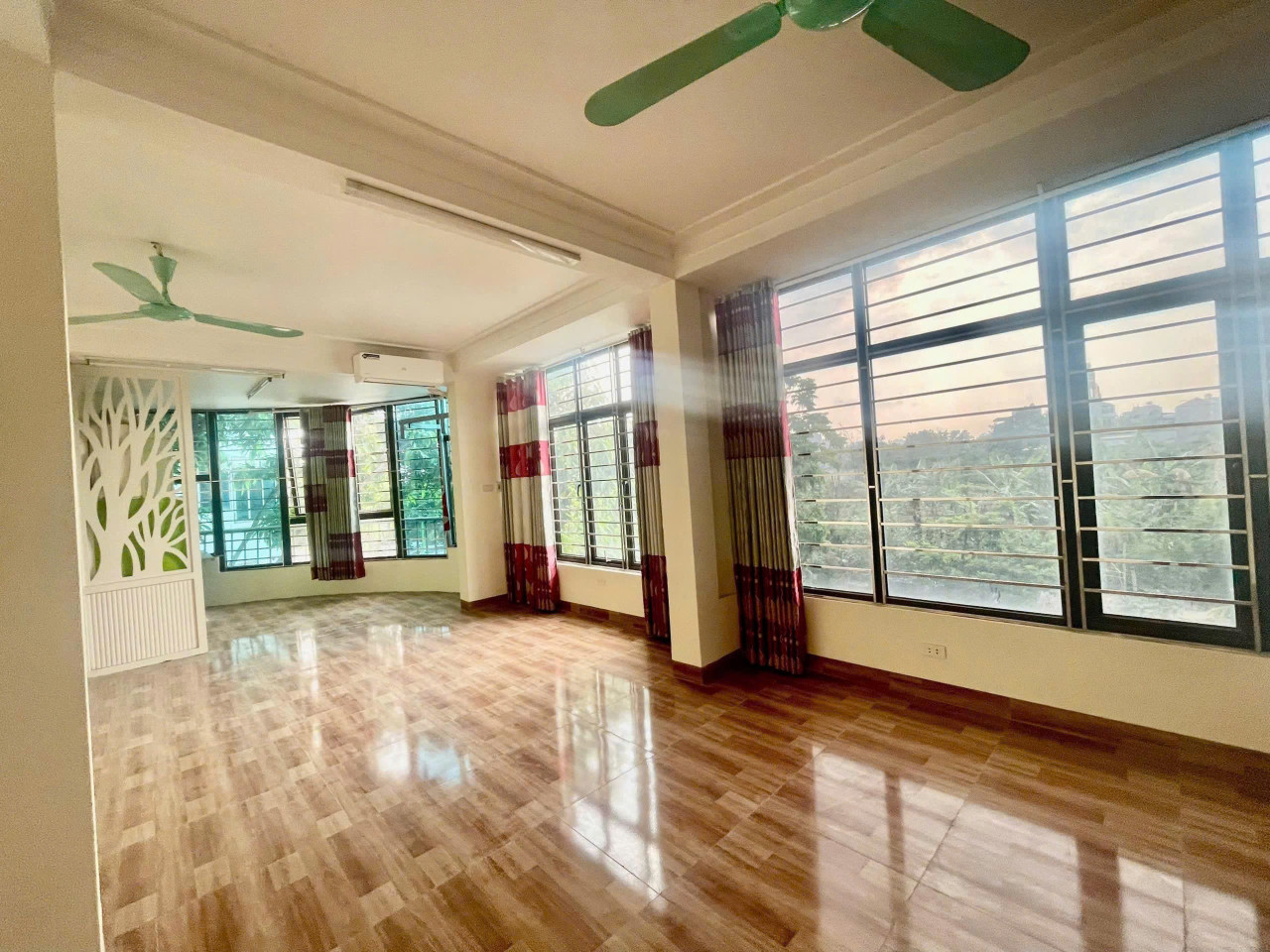 Cho thuê nhà nguyên căn khu Dịch vụ Tây Nam, DTSD 170m2, thông sàn, thang máy 15 Triệu
