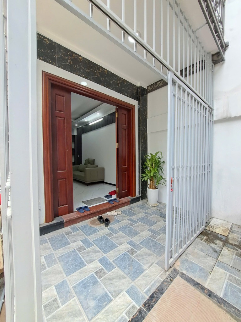 Bán nhà đường Lĩnh Nam - 35m2 5 tầng full nội thất, nhỉnh 5 tỷ bao sao tên