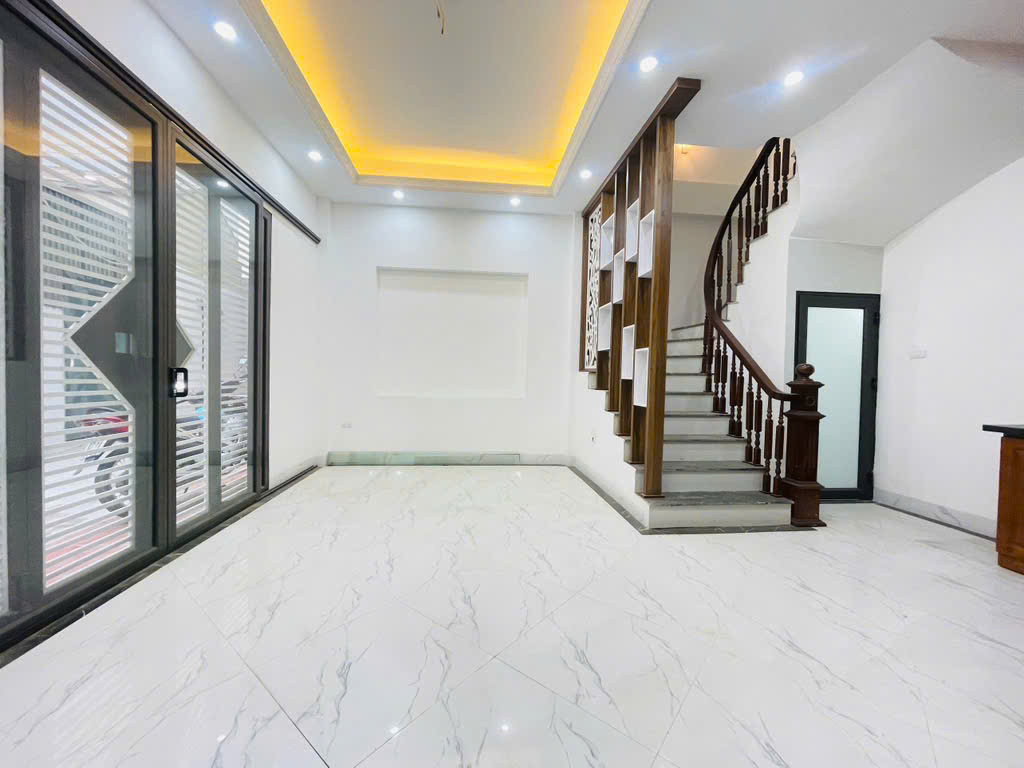 Bán Nhà Lĩnh Nam Xây Mới 32M 5 Tầng 4 Phòng Giá 4.93 Tỷ Sổ Đỏ