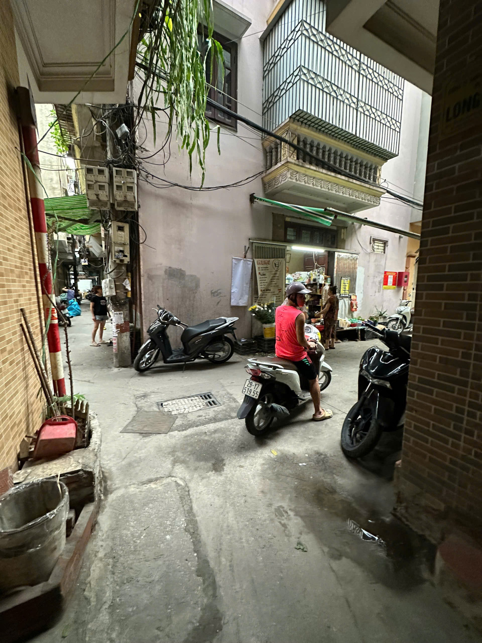 Cho thuê nhà ngõ 13 Lĩnh Nam, 4 tầng x 26m2, 3  ngủ, 4 vệ sinh, 12 triệu