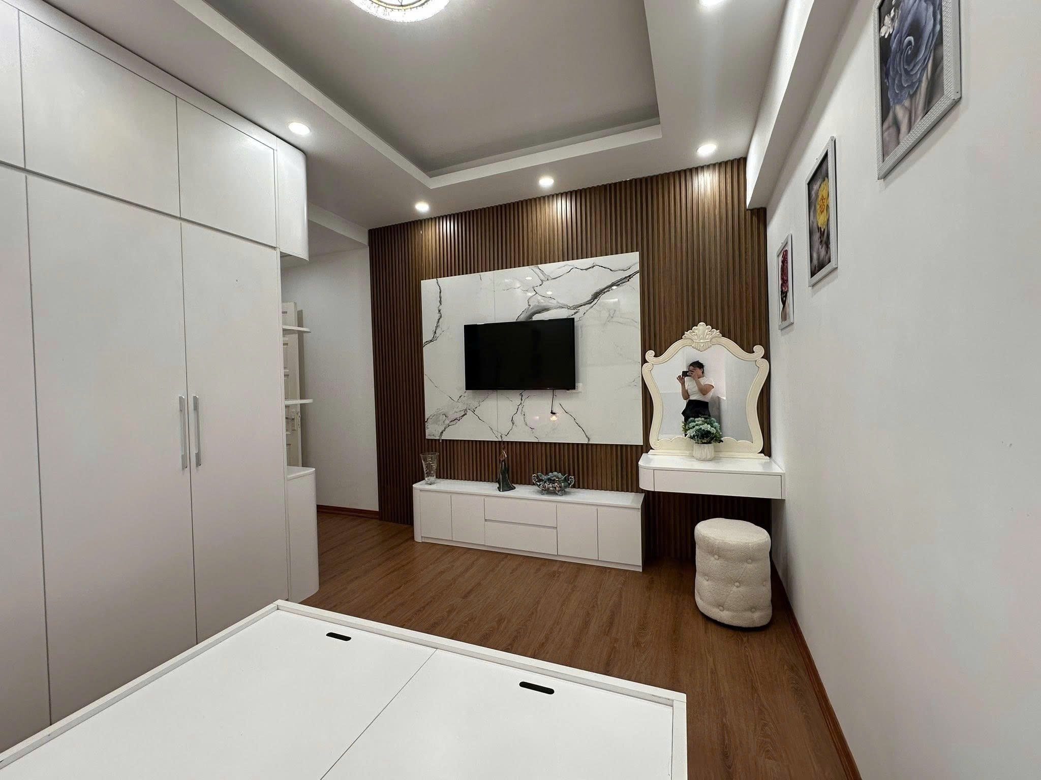 Cho Thuê Chung Cư Lilama Lĩnh Nam - Hoàng Mai 115M² 3 Ngủ Full Nội Thất Mới - Giá Thuê 14tr