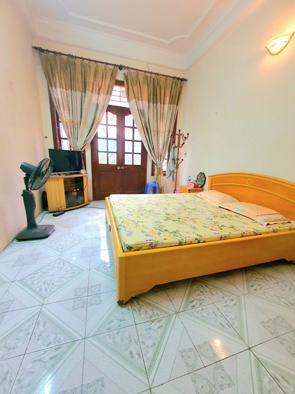 Bán nhà đường Lĩnh Nam, Hoàng Mai, ngõ rộng, 10m ra phố, sổ đẹp, giá tốt