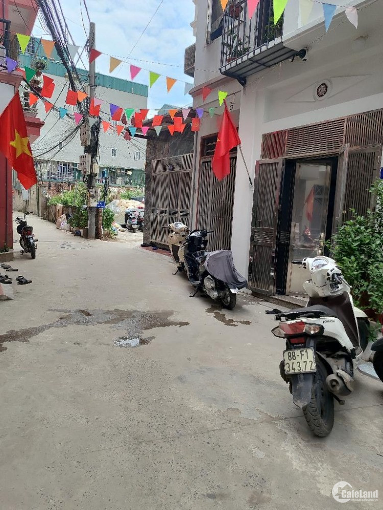 📌LĨNH NAM - MẶT NGÕ 255 LĨNH NAM BUÔN BÁN TẤP NẬP - Ô TÔ TRÁNH