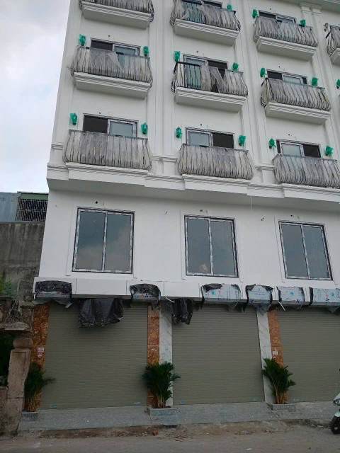 Đẹp thôi rồi các bác ơi !
5 căn Tứ hiệp - Thanh trì, đường 2 công ten nơ tránh
Đẹp ko tì vết , vew hồ điều hòa thoáng mát 4 mùa 
Giá : 6,8 tỷ 1 căn ( đàm thoải mái )