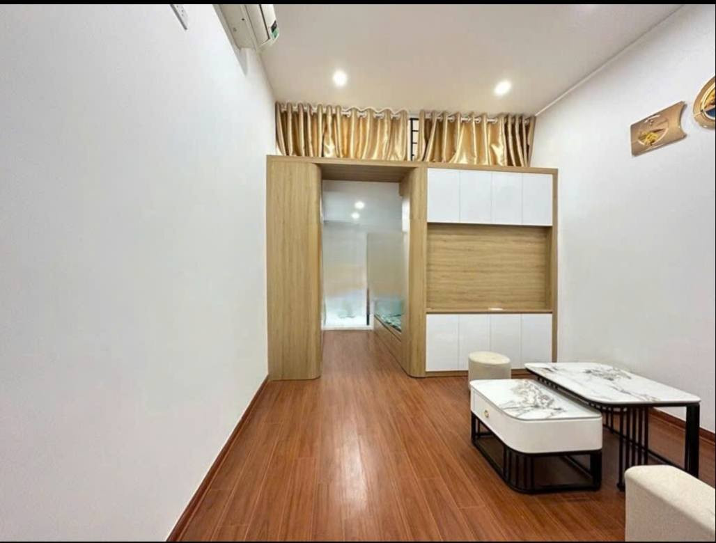 Cho thuê căn hộ Tập thể tầng 3 Lò Đúc 2 ngủ, 7 triệu