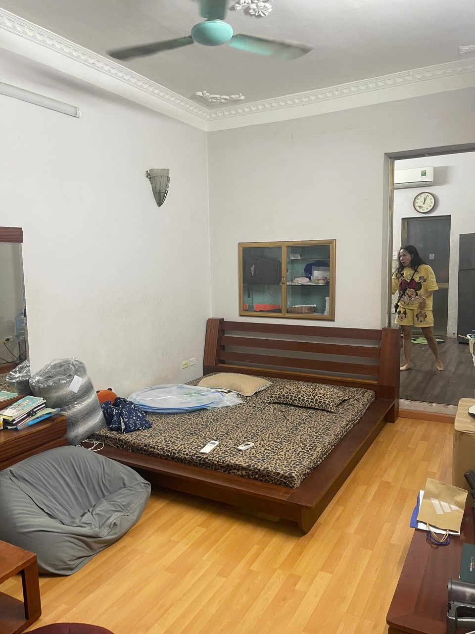 Cho thuê căn hộ tập thể  ngõ 190 Lò Đúc, 45m2, 2 phòng ngủ, 1wc, 1 bếp, 6.5 Triệu (ctl)