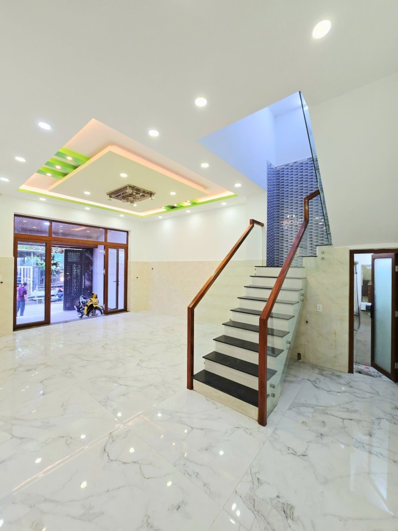 Nhà Mặt Tiền 117m² – Ngang 9.5m – 4 Tầng – Giáp Lò Lu Trường Thạnh Q9 – Chỉ 10T