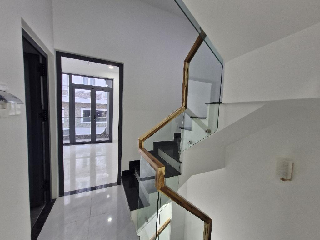 HÀNG HIẾM, NHÀ ĐẸP SIÊU NÉT 51M2  3 TẦNG ĐƯỜNG LÒ LU, 4.8 Tỷ