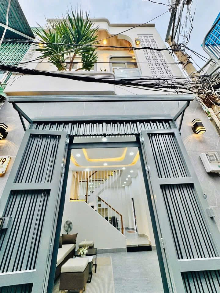Bán nhà xây mới sổ riêng đường Lạc Long Quân, Phường 3, Quận 11, 34,7m2, 3tỷ150tr