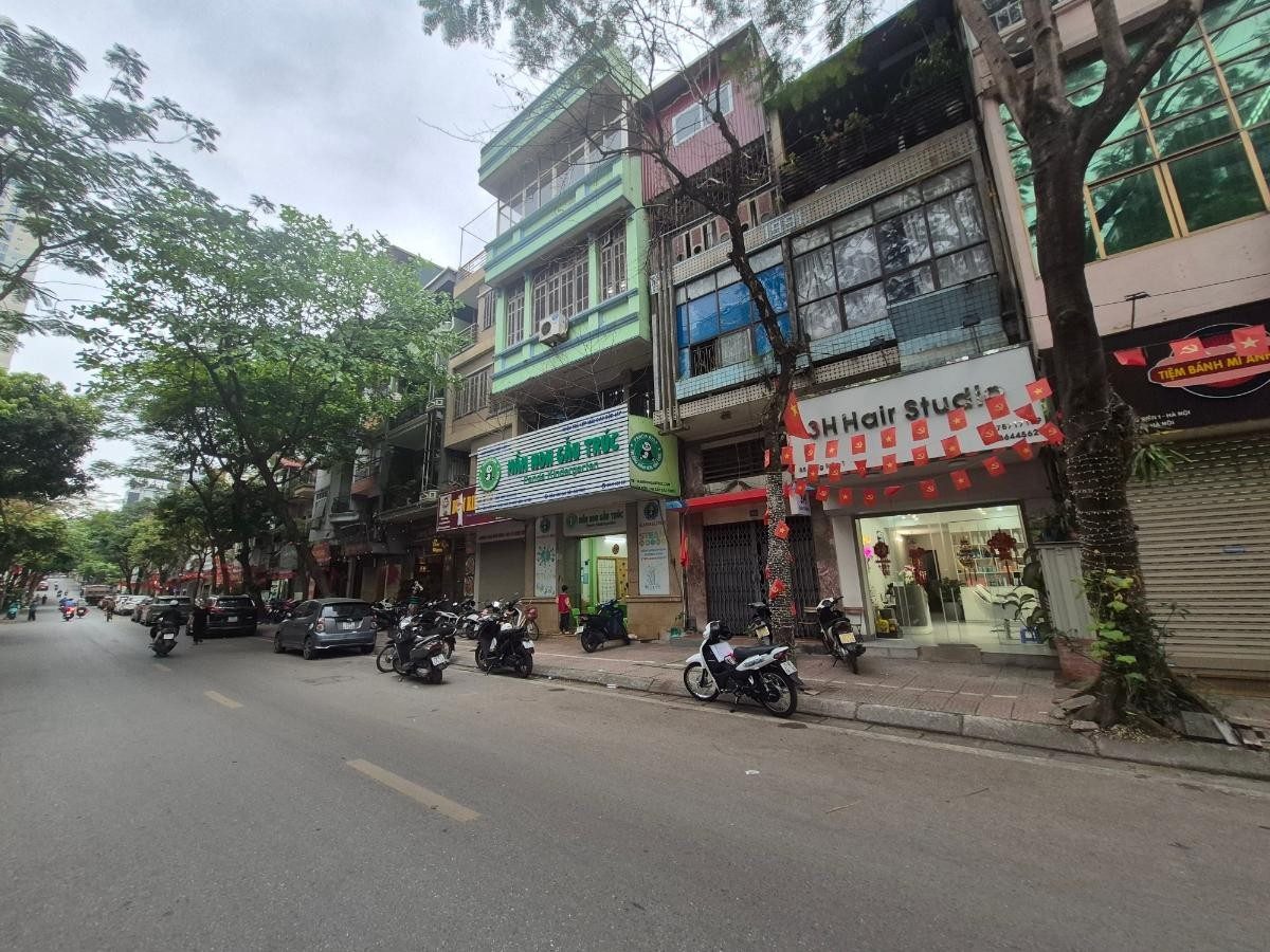 Bán nhà Mặt phố Long Biên 1, dt 110m² full thổ cư ngang 3.7m giá 38 tỷ tại Đường Long Biên 1 Phường Bồ Đề (MUA/BÁN BĐS nhắn tin Zalo 0862299066)